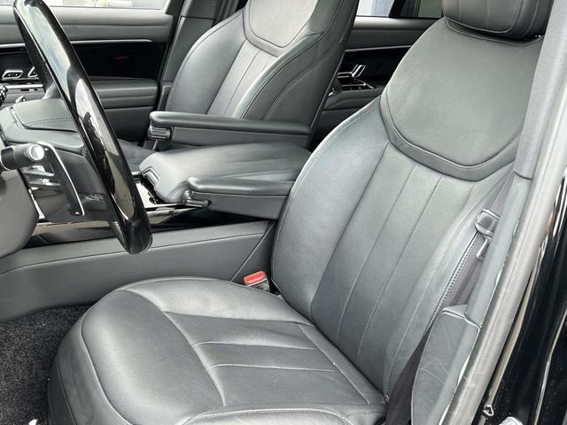 Photo of 2023 Santorini Black Metallic Land Rover Range Rover