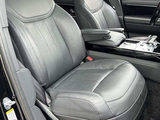 Photo of 2023 Santorini Black Metallic Land Rover Range Rover