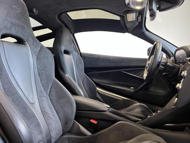 Photo of 2019 Silver McLaren 720S