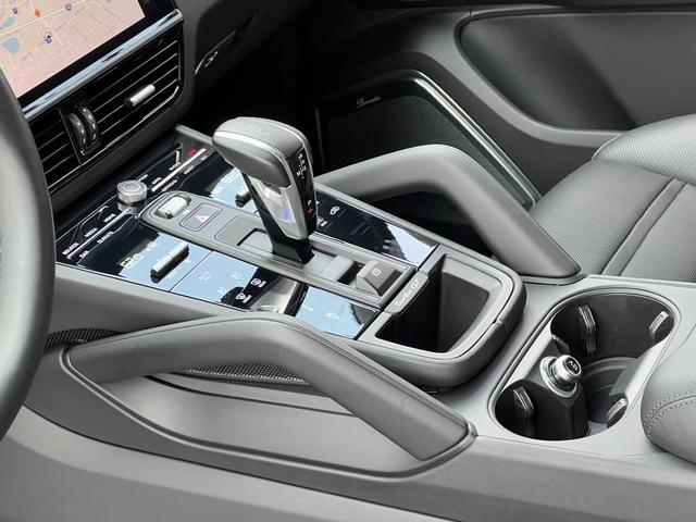 Photo of 2022 Black Porsche Cayenne