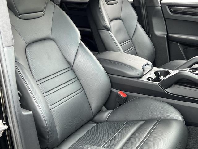 Photo of 2022 Black Porsche Cayenne