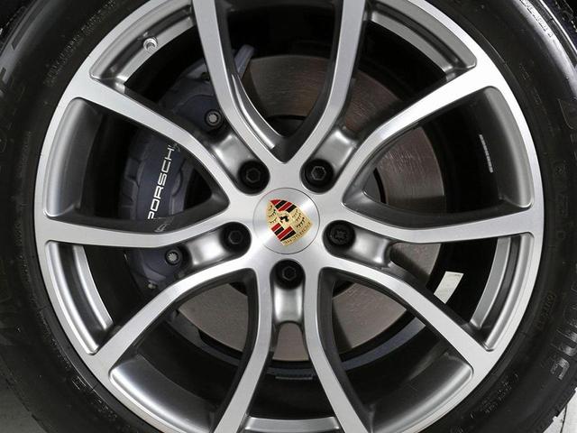 Photo of 2024 Chromite Black Metallic Porsche Cayenne