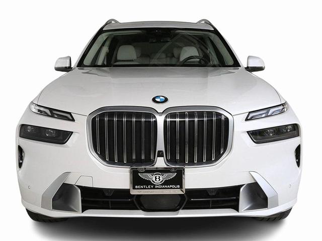 Photo of 2023 Mineral White Metallic BMW X7