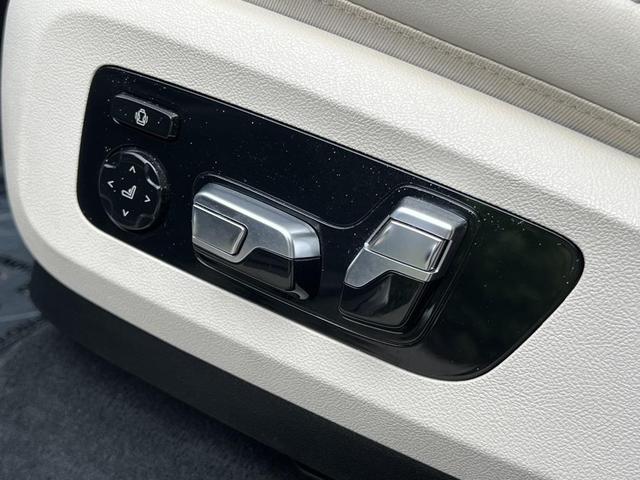Photo of 2023 Mineral White Metallic BMW X7