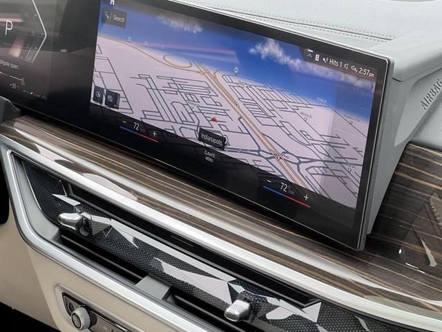 Photo of 2023 Mineral White Metallic BMW X7