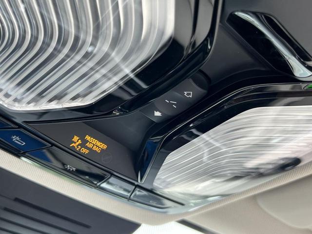 Photo of 2023 Mineral White Metallic BMW X7