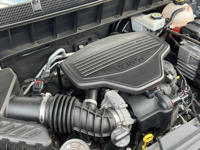 Photo of 2019 Pepperdust Metallic GMC Acadia