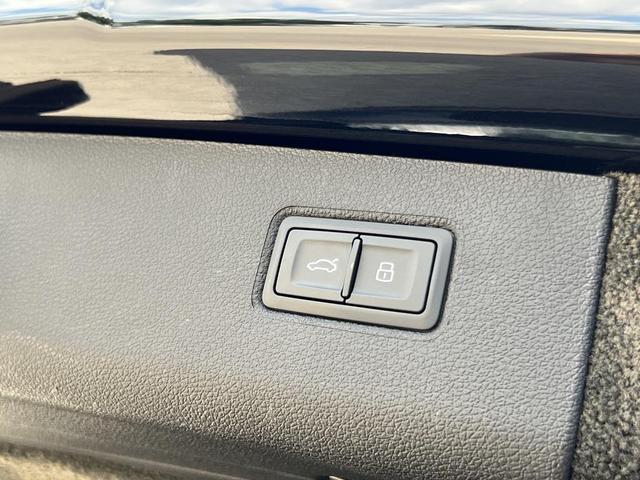 Photo of 2022 Beluga Bentley Bentayga
