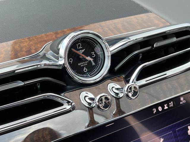 Photo of 2022 Beluga Bentley Bentayga
