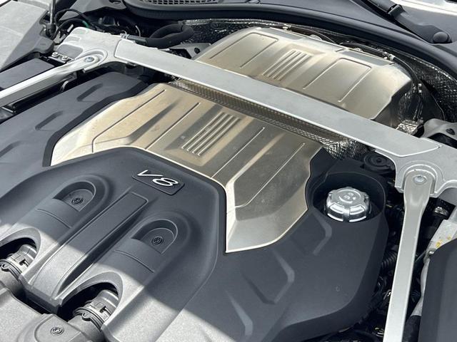 Photo of 2022 White Bentley Flying Spur