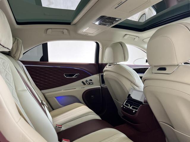 Photo of 2022 White Bentley Flying Spur