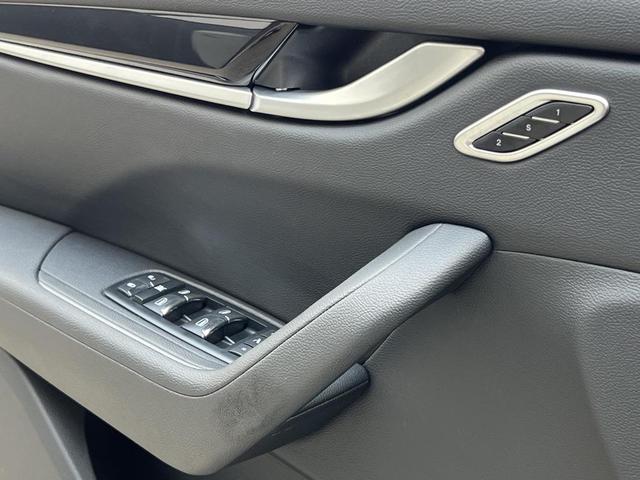 Photo of 2018 Bianco Maserati Levante