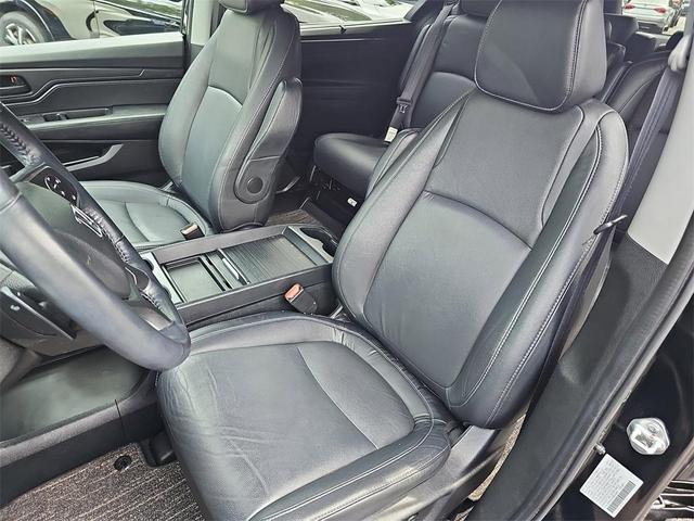Photo of 2022 Crystal Black Pearl Honda Odyssey