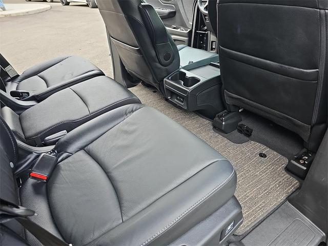 Photo of 2022 Crystal Black Pearl Honda Odyssey