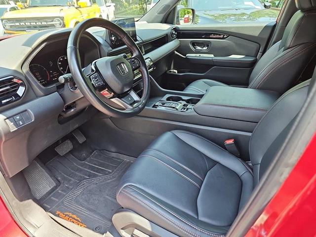 Photo of 2023 Red Honda Pilot