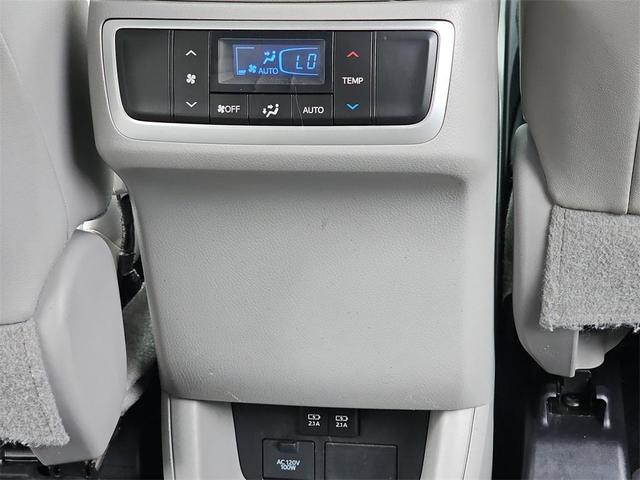 Photo of 2018 Silver Toyota Highlander