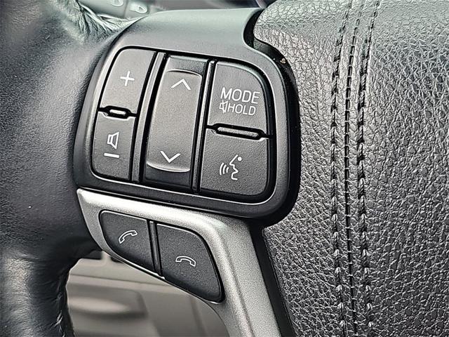 Photo of 2018 Silver Toyota Highlander