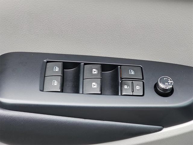 Photo of 2018 Silver Toyota Highlander