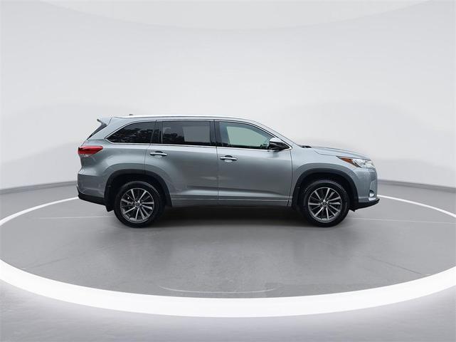 Photo of 2018 Silver Toyota Highlander