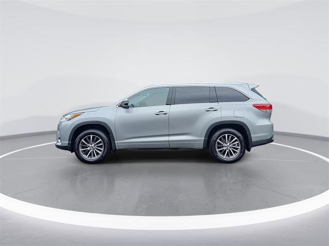 Photo of 2018 Silver Toyota Highlander