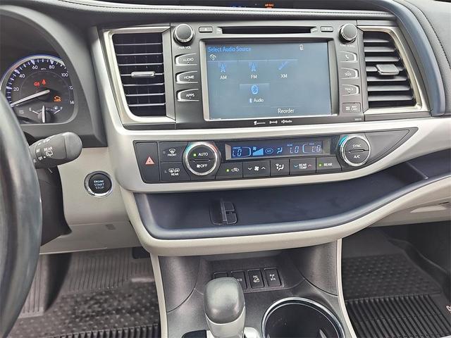 Photo of 2018 Silver Toyota Highlander