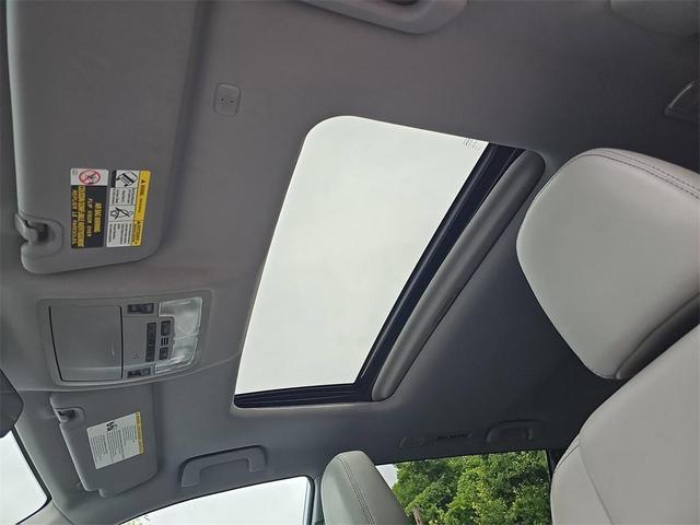 Photo of 2018 Silver Toyota Highlander