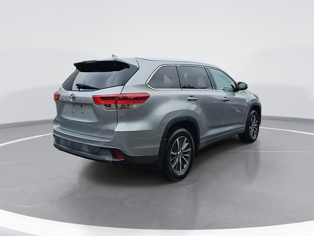 Photo of 2018 Silver Toyota Highlander