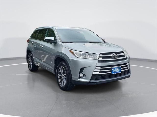 Photo of 2018 Silver Toyota Highlander
