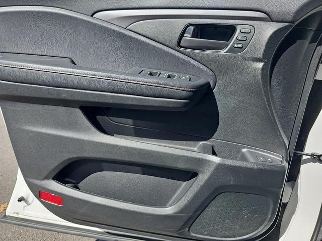 Photo of 2023 Platinum White Pearl Honda Passport