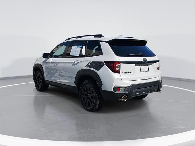 Photo of 2023 Platinum White Pearl Honda Passport
