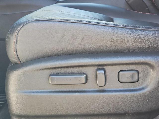 Photo of 2023 Platinum White Pearl Honda Passport