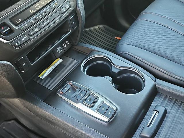 Photo of 2023 Platinum White Pearl Honda Passport
