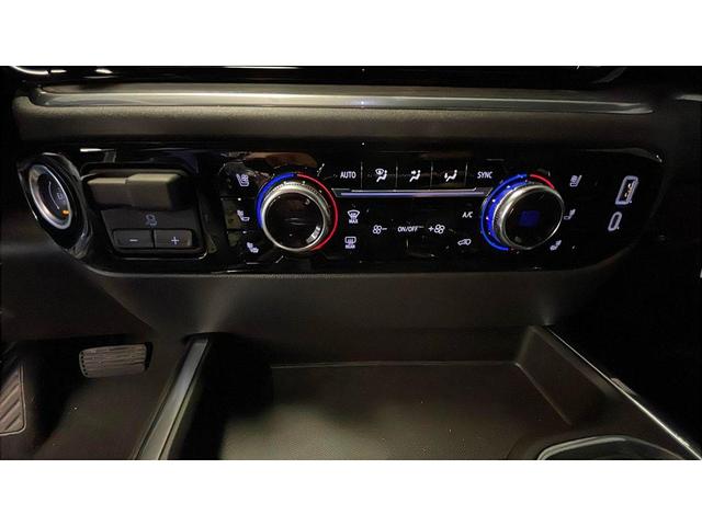 Photo of 2025 Summit White GMC Sierra 1500