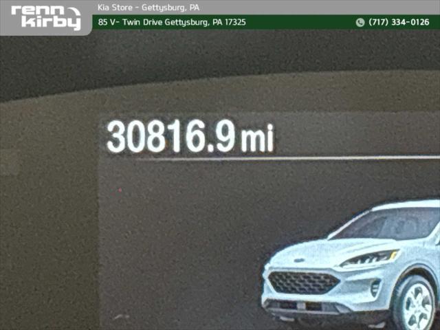 Photo of 2020 Oxford White Ford Escape