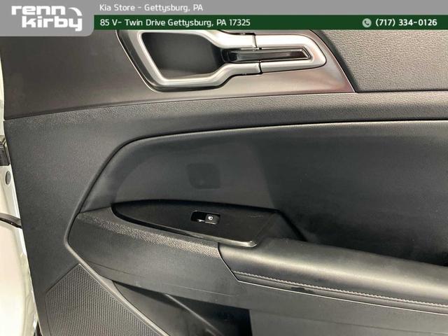 Photo of 2025 Snow White Pearl Kia Sportage Hybrid