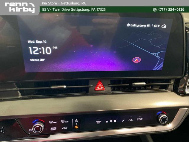 Photo of 2025 Snow White Pearl Kia Sportage Hybrid