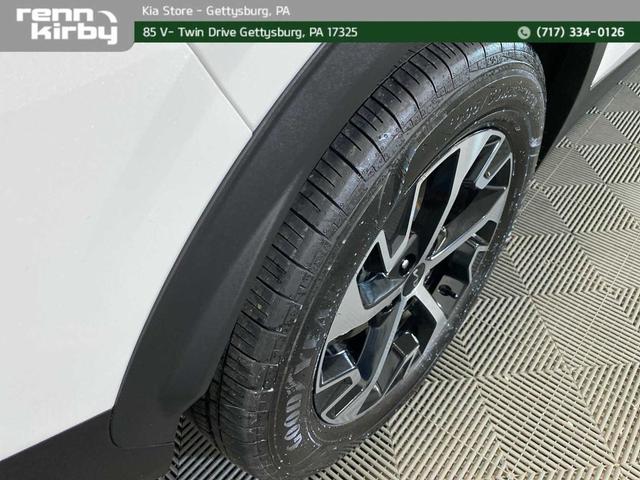 Photo of 2025 Snow White Pearl Kia Sportage Hybrid