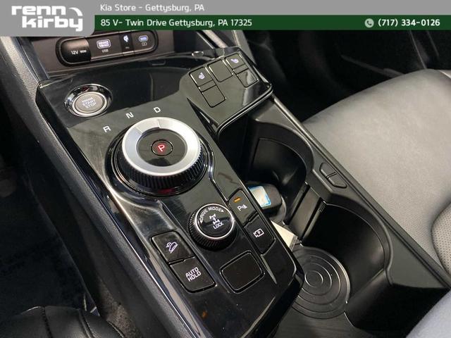 Photo of 2025 Snow White Pearl Kia Sportage Hybrid