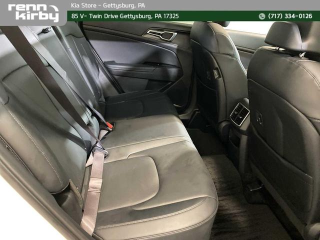 Photo of 2025 Snow White Pearl Kia Sportage Hybrid