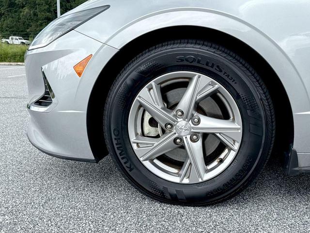Photo of 2022 Shimmering Silver Pearl Hyundai SONATA