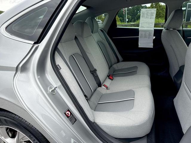 Photo of 2022 Shimmering Silver Pearl Hyundai SONATA