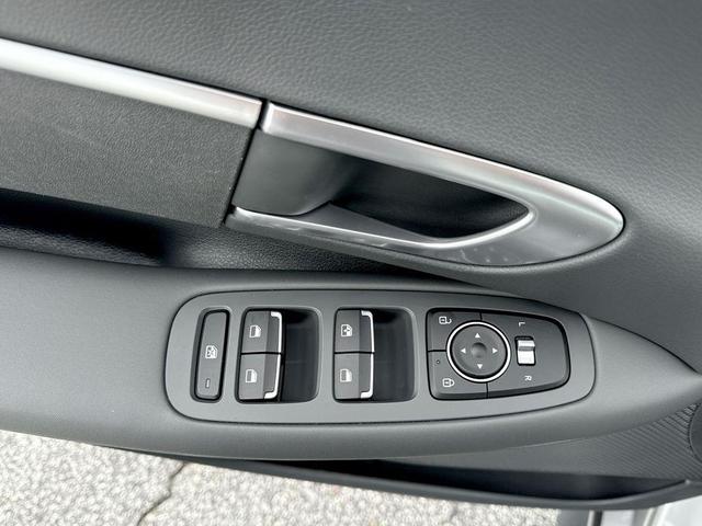 Photo of 2022 Shimmering Silver Pearl Hyundai SONATA