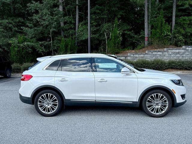 Photo of 2018 White Platinum Lincoln MKX
