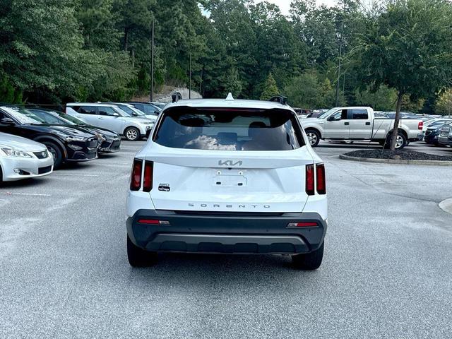 Photo of 2022 Glacial White Pearl Kia Sorento