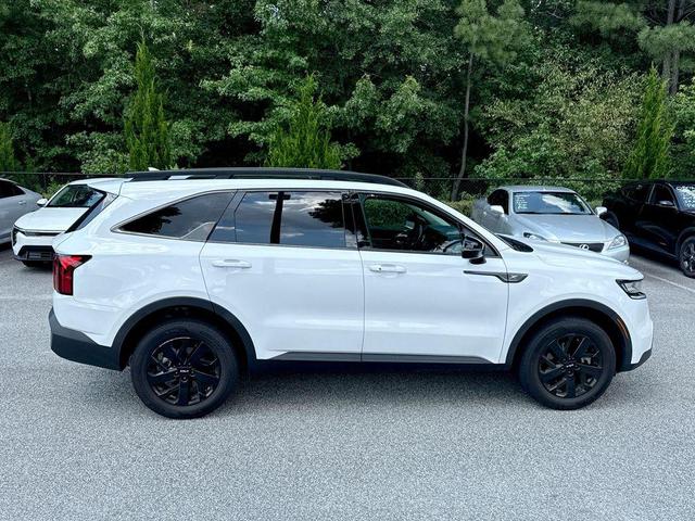 Photo of 2022 Glacial White Pearl Kia Sorento