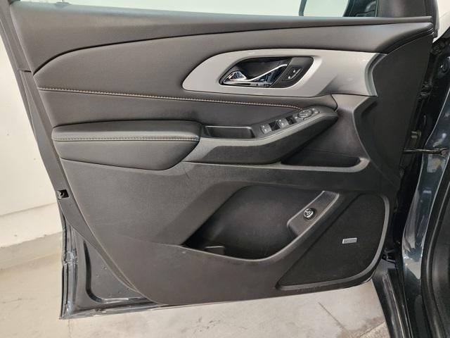 Photo of 2021 Graphite Metallic Chevrolet Traverse