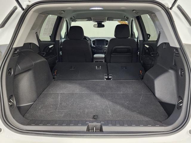 Photo of 2024 Summit White GMC Terrain