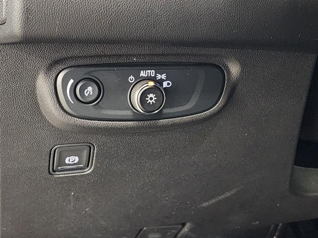 Photo of 2024 Summit White GMC Terrain