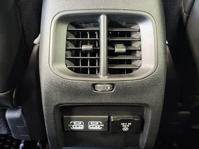 Photo of 2021 Diamond Black Crystal Pearlcoat Jeep Cherokee