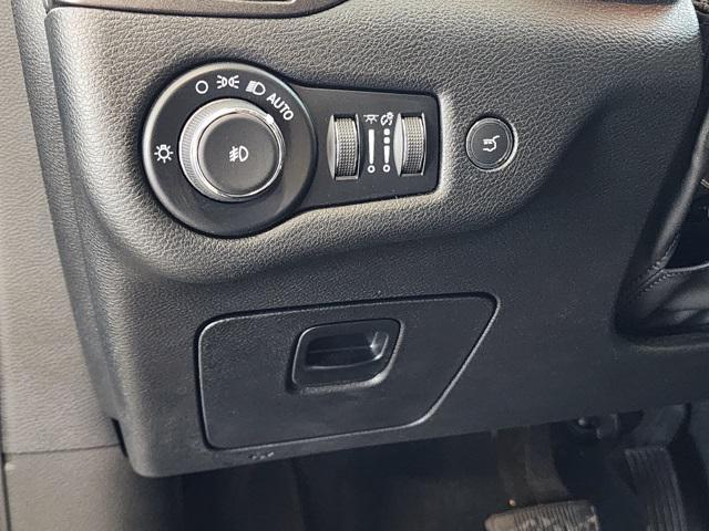 Photo of 2021 Diamond Black Crystal Pearlcoat Jeep Cherokee